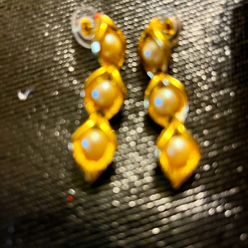 Richelieu Vintage Goldtone Pearl Earrings